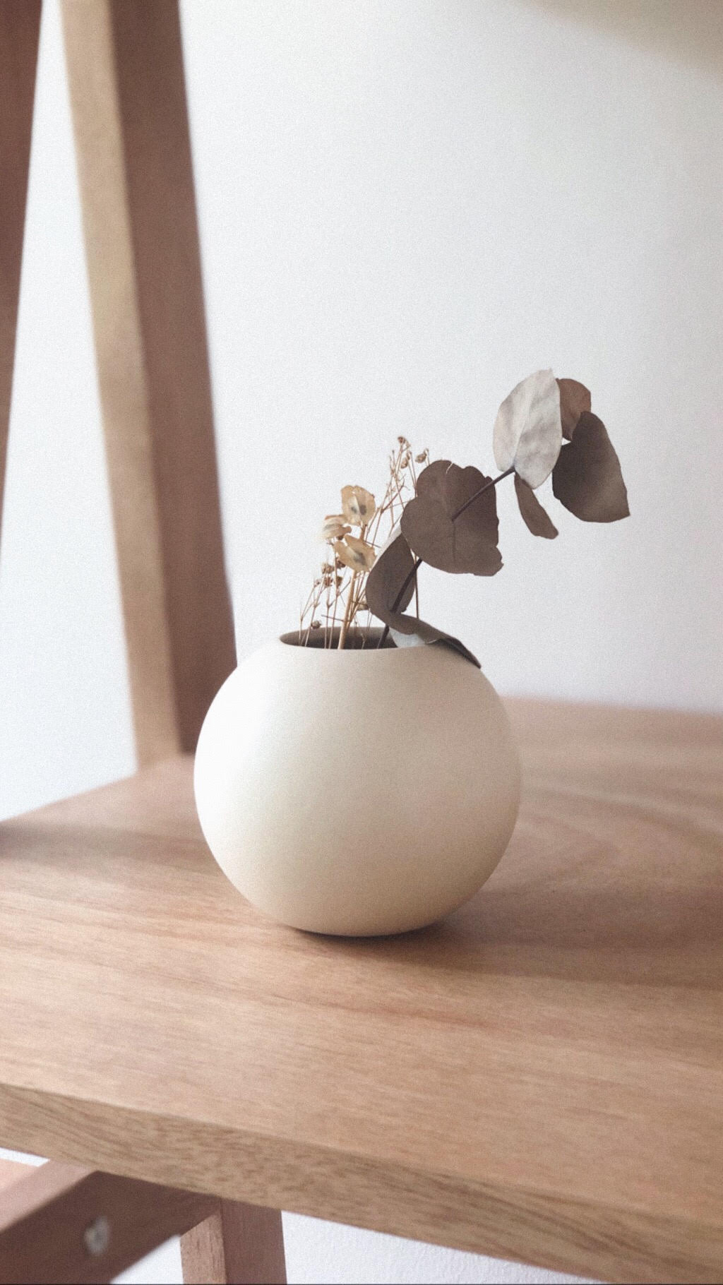 florero bola morado blanco/blanco