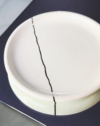 plato plano con línea de oro/plata - blanco/plata