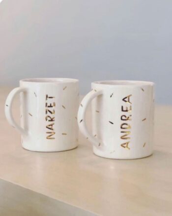 taza cilindro con asa con nombre grabado a mano + oro 24K - blanco/rayas oro