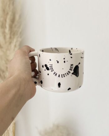 taza bala "todo va a estar bien" splash negro
