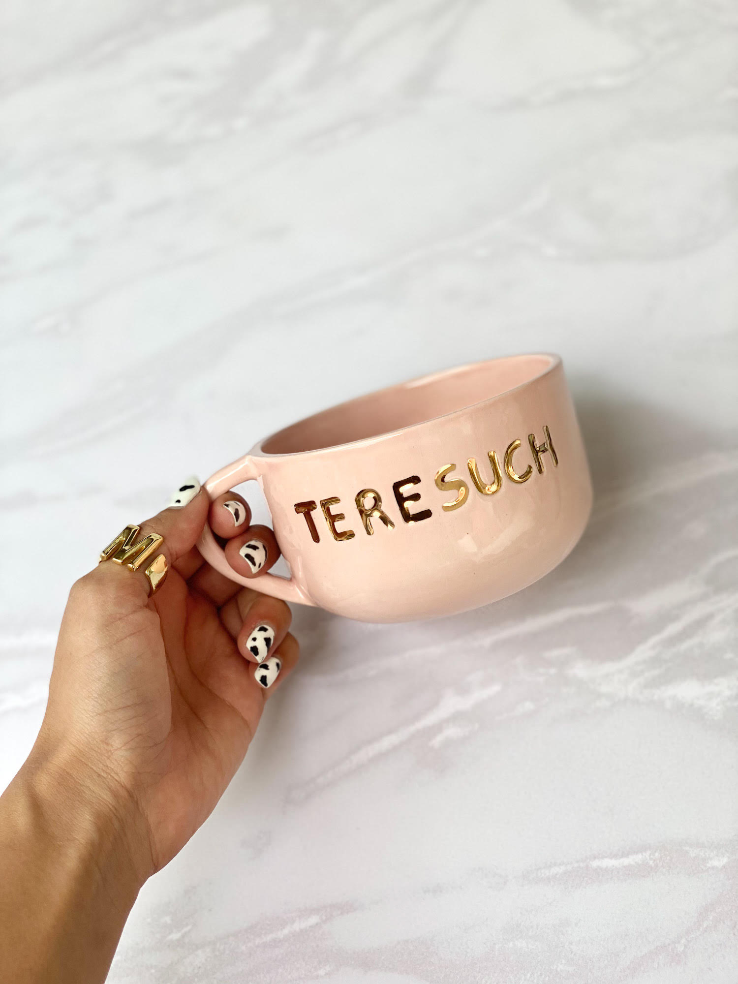 taza bola con nombre en oro